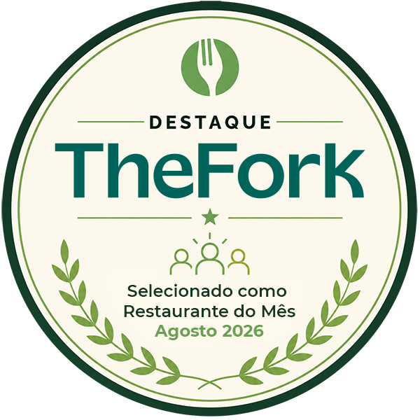 Far-left circular award badge: TheFork Destaque — Selecionado como Restaurante do Mês, Agosto 2026, com ícone de garfo, estrela e folhas de louro no design verde sobre fundo claro.